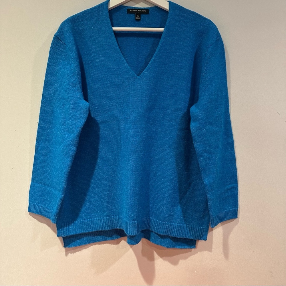 Banana Republic Cozy V-Neck Sweater in Electric Blue - Picture 2 of 4